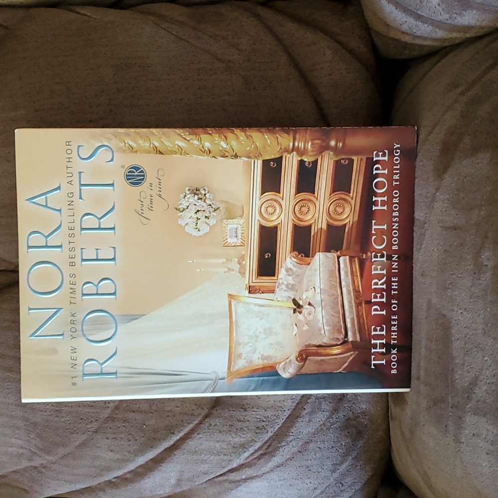 🎈Nora Roberts book The Perfect Hope🎈